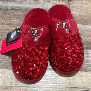 Tampa Bay Buccaneers FOCO Women’s Red Sequined Slippers Size Medium 7/8